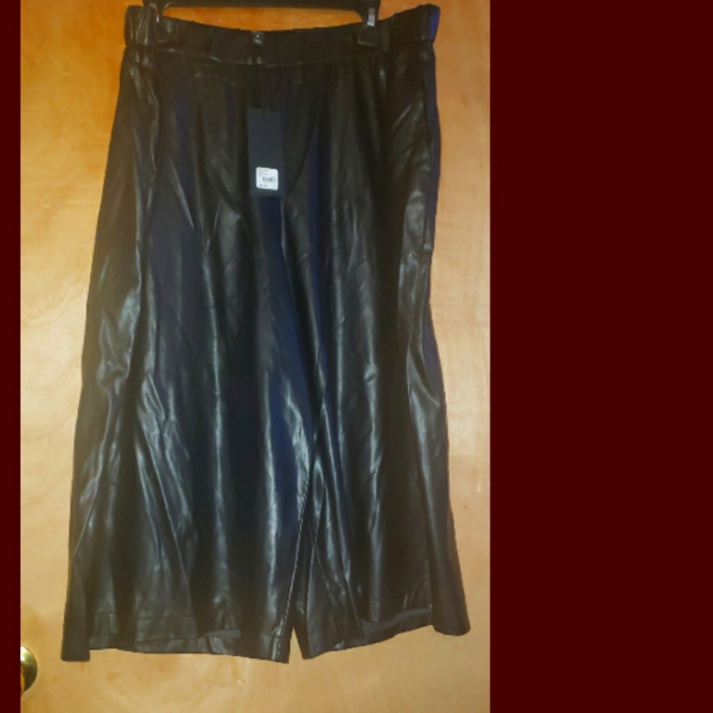 LANE BRYANT 16 BLACK FAUX LEATHER CULOTTES NEW